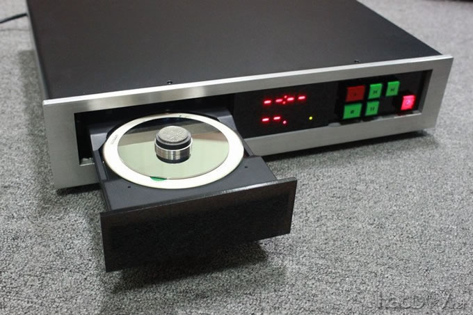 Ƹ COMPACT DISC PLAYER CDM4