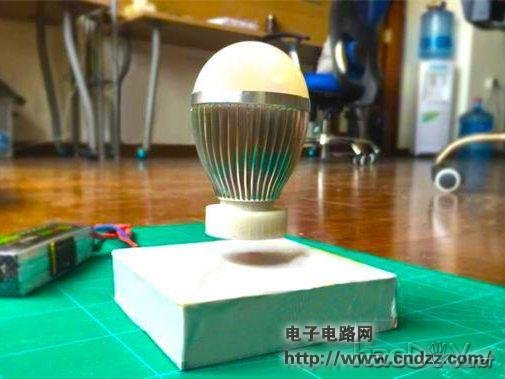 分享一只美轮美奂的磁悬浮彩灯,设计很赞