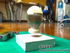 ����һֻ������ۼ�Ĵ������ʵƣ���ƺ���