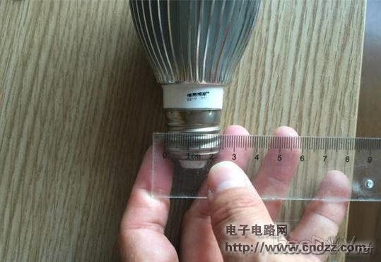 分享一只美轮美奂的磁悬浮彩灯,设计很赞