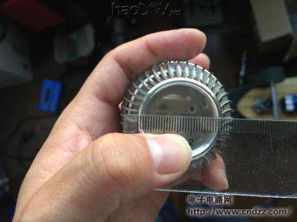 分享一只美轮美奂的磁悬浮彩灯,设计很赞