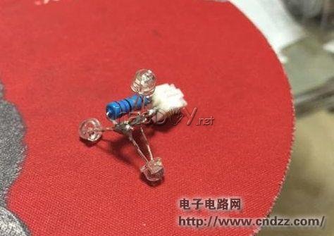 分享一只美轮美奂的磁悬浮彩灯,设计很赞