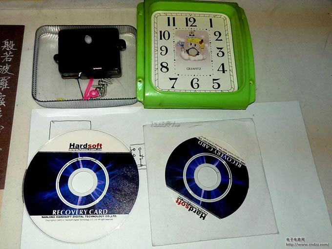 废旧光盘打造个性小闹钟