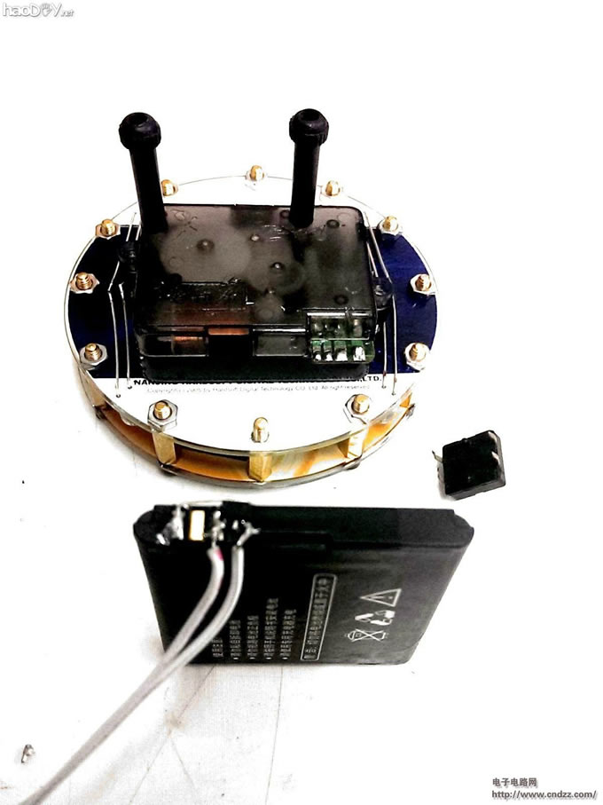 废旧光盘打造个性小闹钟