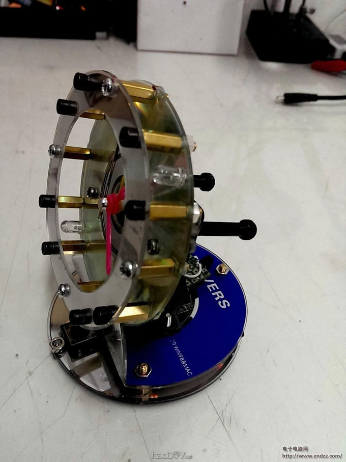 废旧光盘打造个性小闹钟