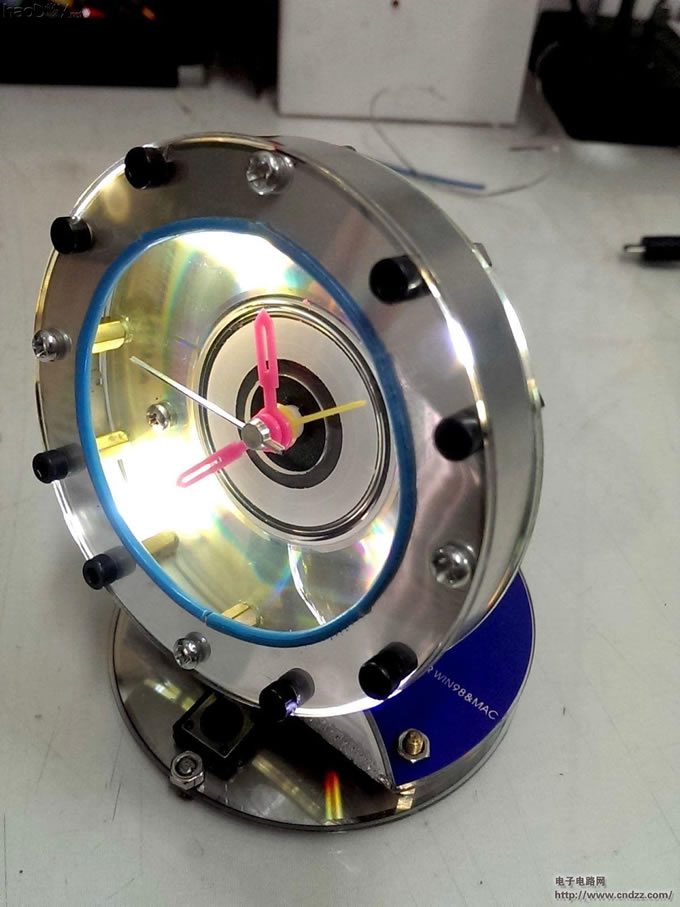 废旧光盘打造个性小闹钟